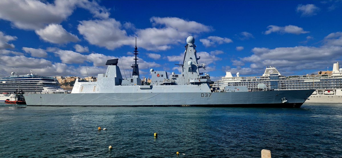 .<a href="/HMSDuncan/">HMS Duncan</a> sailed from Valetta, 🇲🇹Malta this morning. Homeward bound after 6-month deployment in the Mediterranean.

Photos: @penfold_ofc