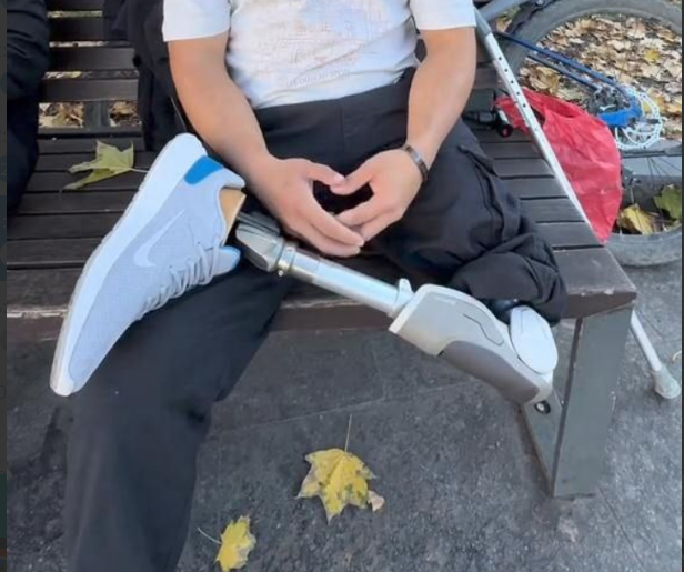 JanPraet1's tweet photo. Zo lopen vele jonge mannen rond in #Oekraine na een kort verblijf aan de frontlijn. Is dat niet intriest en moet die onzinnige oorlog niet onmiddellijk gestopt worden? 
Wie is het daar mee eens? #UkraineRussiaWar️️ #stopthatwar nu https://t.co/JtMMZySN2L