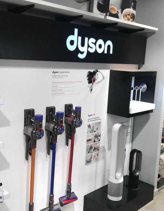 Following this news, a small Dyson pop-up has been added to Walt Disney Studios Store ⬇️