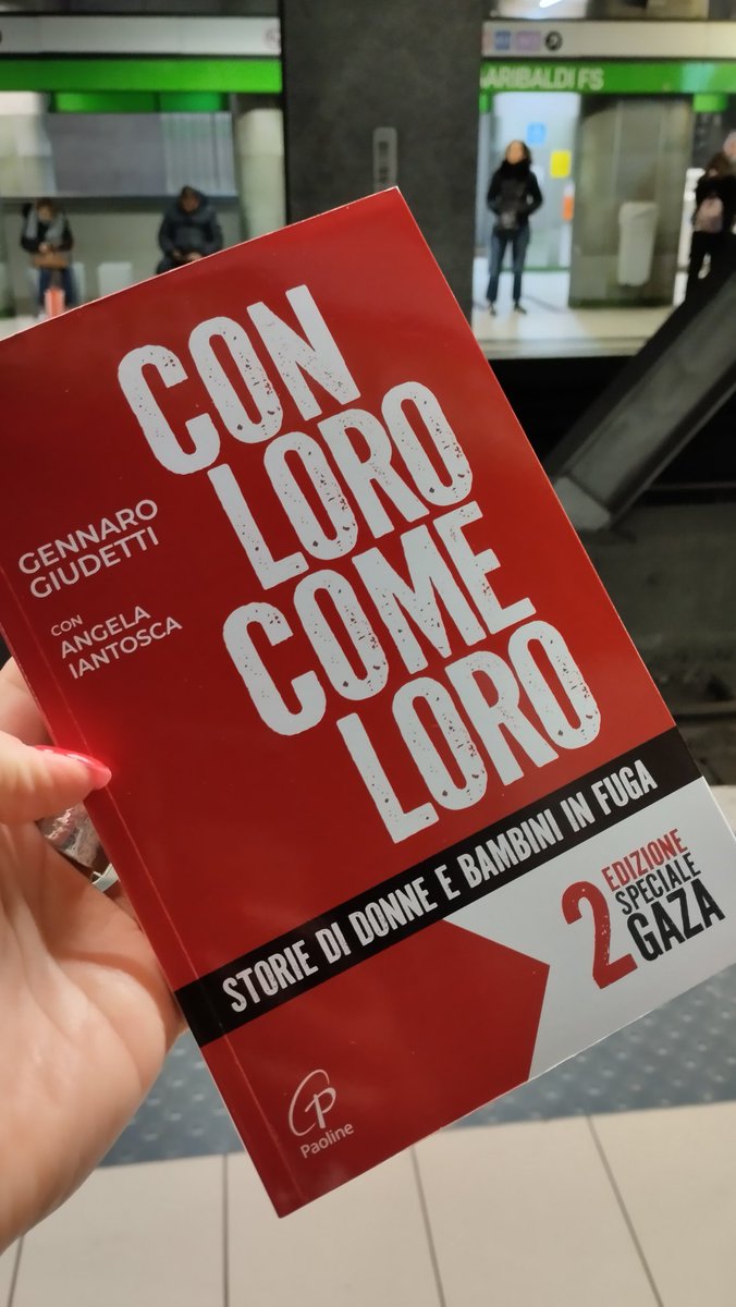 AngelaIantosca's tweet photo. ✈️ Nuova edizione di CON LORO COME LORO! 

All'interno un nuovo capitolo su GAZA! 

Grazie alle @paoline_it 
Grazie a Gennaro Giudetti per questa splendida avventura 

Grazie a tutti coloro che hanno scelto di leggere il libro! https://t.co/SY4mLIZc2g