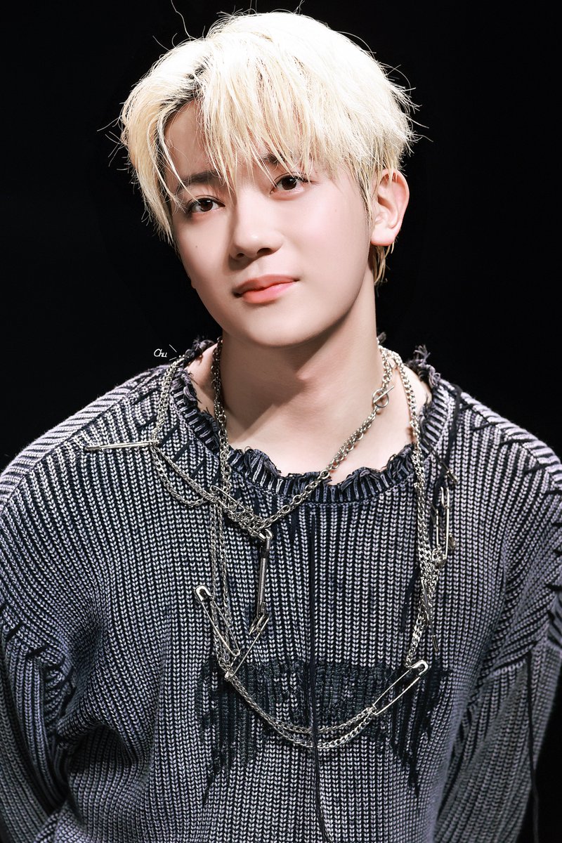ChuMyChanBaby's tweet photo. 241117

🩶

#예찬 #YECHAN  
#OMEGA_X #오메가엑스 https://t.co/T3OxwREybB