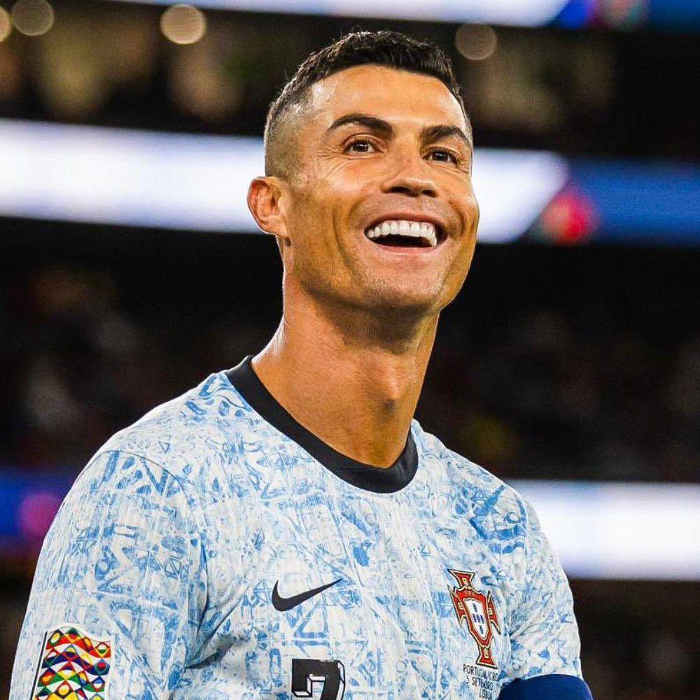centregoals's tweet image. 🚨🚨🎙️| Cristiano Ronaldo: “My next guest on YouTube will break the internet.”