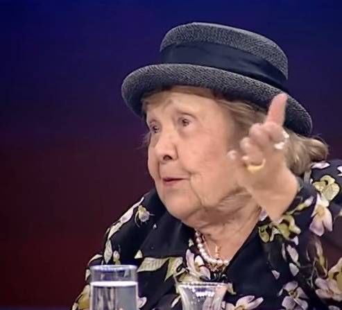 Maalesef haber doğru…
Pek çok kanala baktım…
Ünlü bilim insanı ve sümerolog Muazzez İlmiye Çığ’ı kaybettik…
Huzurla uyu, mekanın cennet olsun…
*
#muazzezilmiyeçığ #rip