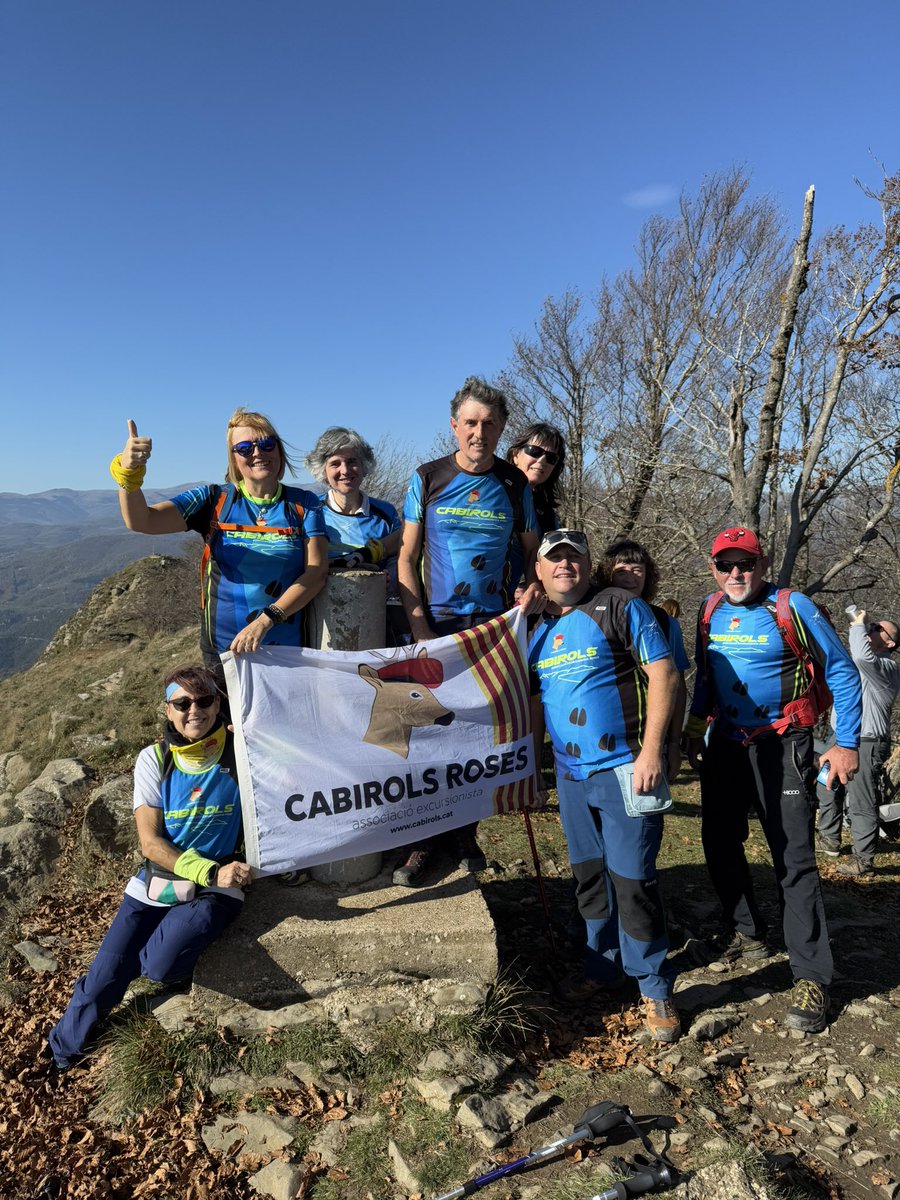 La nostra representació a la jornada solidària per recaptar fons per la propera <a href="/LaMaratoTV3_SVH/">LaMaratóTV3_SVH</a> .
Comanegra des de Monars passant pel Puig de les Bruixes.
Gràcies a tots i totes per haver-nos acompanyat!❤️