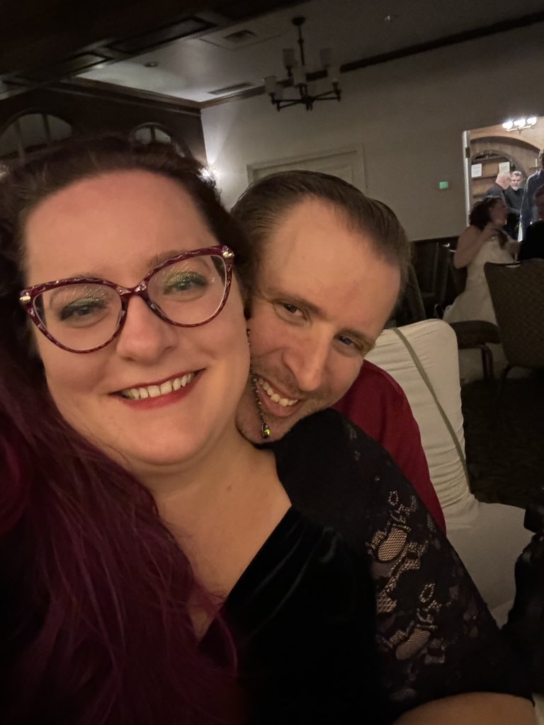 LTsEarrings's tweet photo. I believe at this point I had the entire bottle of gin’s worth of cocktails

Aren’t we cute https://t.co/zRfQgr7UrY