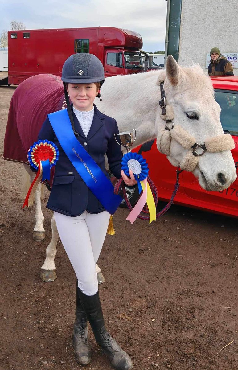 Crieff High Team at the Strathearn Equestrian Competition today 🏇🏻

Well done to the team who placed 5th overall and to Cristiana winning the class1 individual title ⭐️

#WeareCHS #Teamwork #Determination