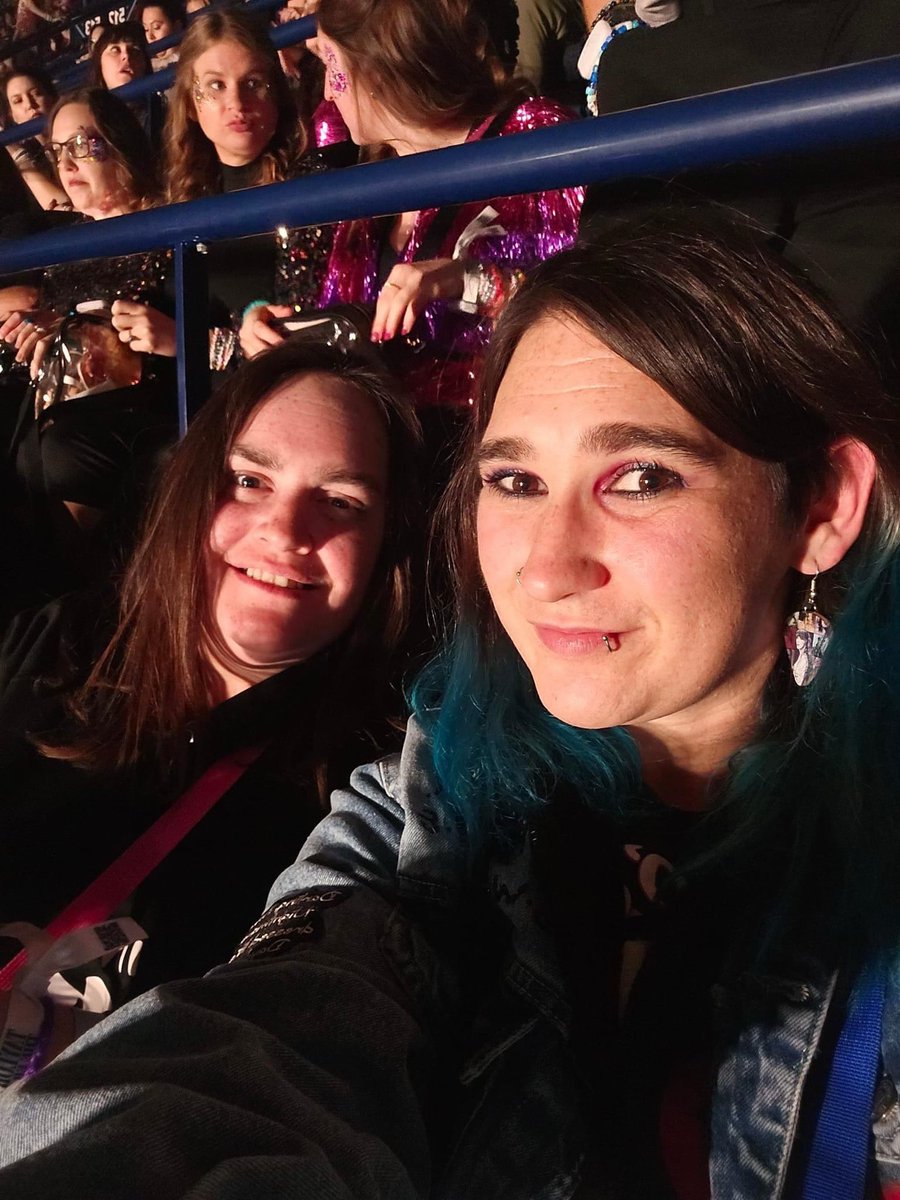 Explorer_Kay's tweet photo. Had the time of my life at the Eras tour! It was a magical experience that I’ll never forget! Night 1 was special for sure! #TorontoErasTour #Night1 https://t.co/AMV5TYpLRW