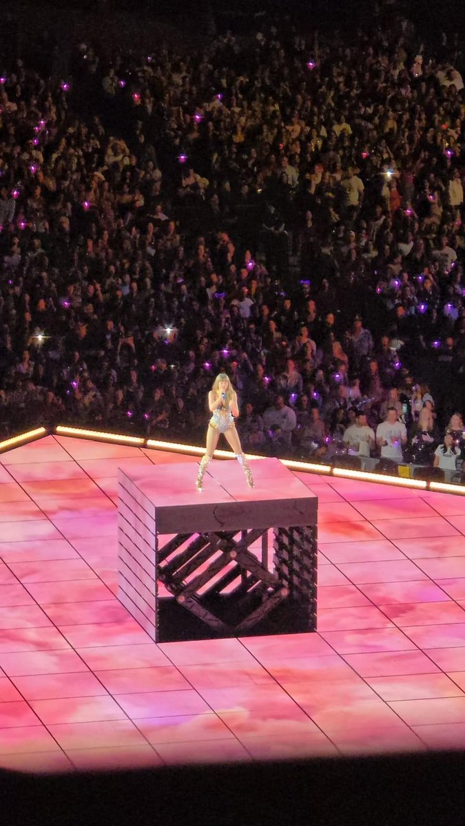 Explorer_Kay's tweet photo. Had the time of my life at the Eras tour! It was a magical experience that I’ll never forget! Night 1 was special for sure! #TorontoErasTour #Night1 https://t.co/AMV5TYpLRW