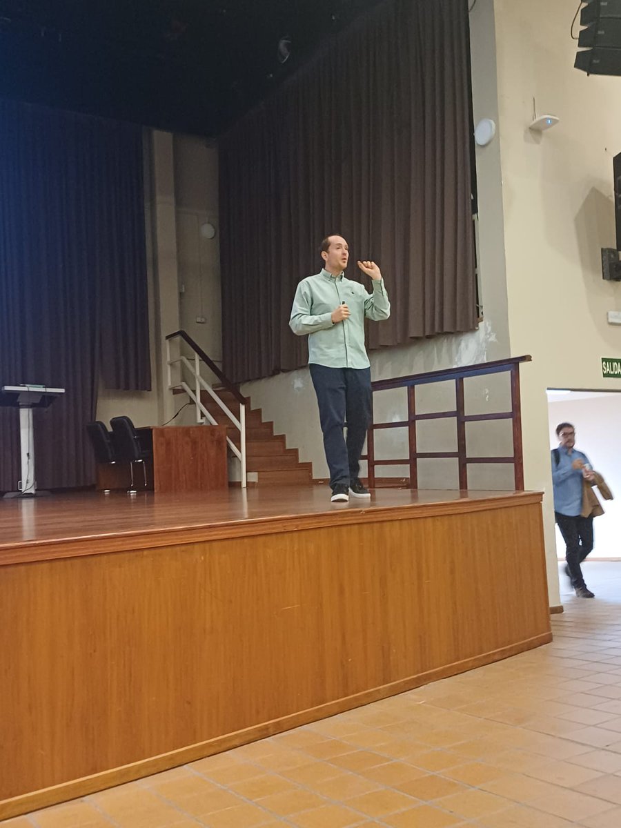 ¡Gran asistencia al seminario de TFG organizado! <a href="/CanalUGR/">Universidad Granada</a> <a href="/FyL_UGR/">Filosofía y Letras</a> <a href="/de_inglesa/">Departamento de Filologías Inglesa y Alemana UGR</a> Muchas gracias a <a href="/Carmenable/">Carmen Aguilera-Carnerero</a> por las fotos 😊