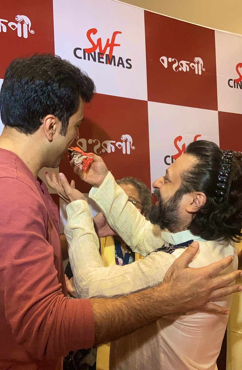 svf_cinemas's tweet image. রবিবার হল #BlockbusterHit, team বহুরূপীর সঙ্গে #SVFCinemas Howrah-তে! 

@WindowsNs @shibumukherjee @itsmeabir @nanditawindows