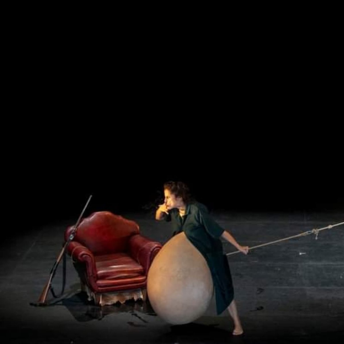 Una cosa enorme, martedì 23 novembre, h 20. 30, Sala Mercato del Teatro Nazionale di Genova.  Spettacolo visionario con la regia di Fabiana Jacozzilli una delle più innovative registe italiane. Dopo lo spettacolo incontro con <a href="/LauraPalmieri9/">Laura Palmieri</a>  <a href="/Radio3tweet/">Rai Radio3</a> e Fabiana Iacozzilli