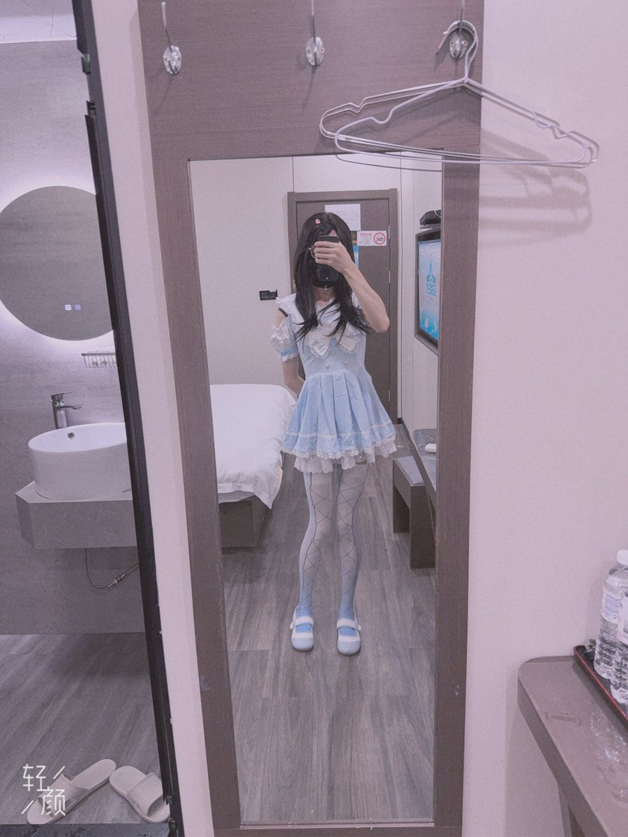 Nagisa81895097's tweet photo. 真的很喜欢买各种各样好看的袜子，然后用小裙子搭配，家里各种袜子都要藏不下了但还想买。#伪娘 #上海伪娘 #男の娘 https://t.co/kIaG5eOgrN