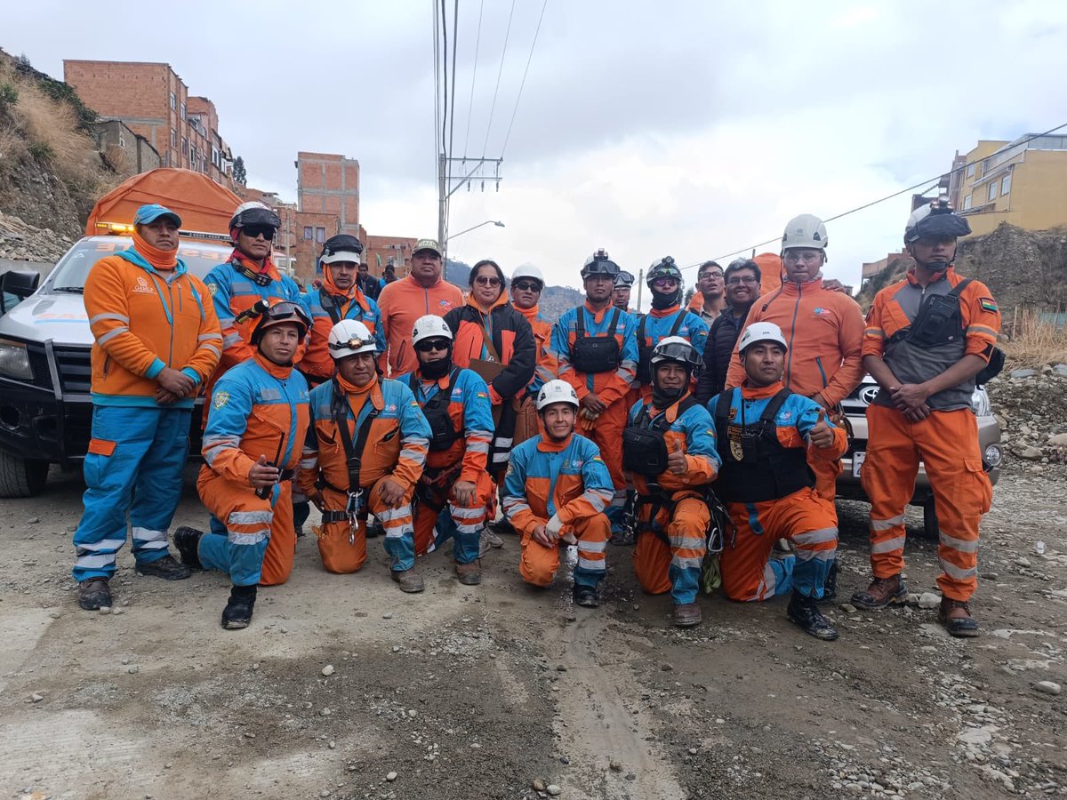 LaPazAlcaldia's tweet photo. Por su dedicación, esfuerzo y labor arriesgada al servicio de la ciudadanía.
¡Felicidades GAEM en su 22 aniversario! 🙌🏻👏🏻
#lapaz #gamlp #GAEM https://t.co/xJ1R41dN6x