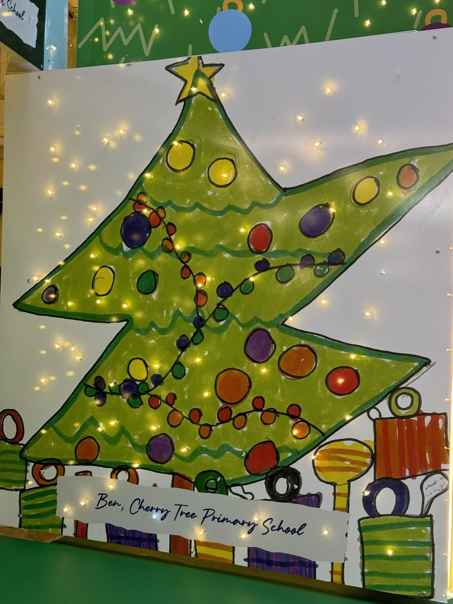 MsHCTS's tweet photo. A joy to see the wonderful art created by @atriaWatford @CTS_Watford @headcherrytree @MissMerrillCTS ❤️🌳🎄 https://t.co/Fuv8mNG3qW
