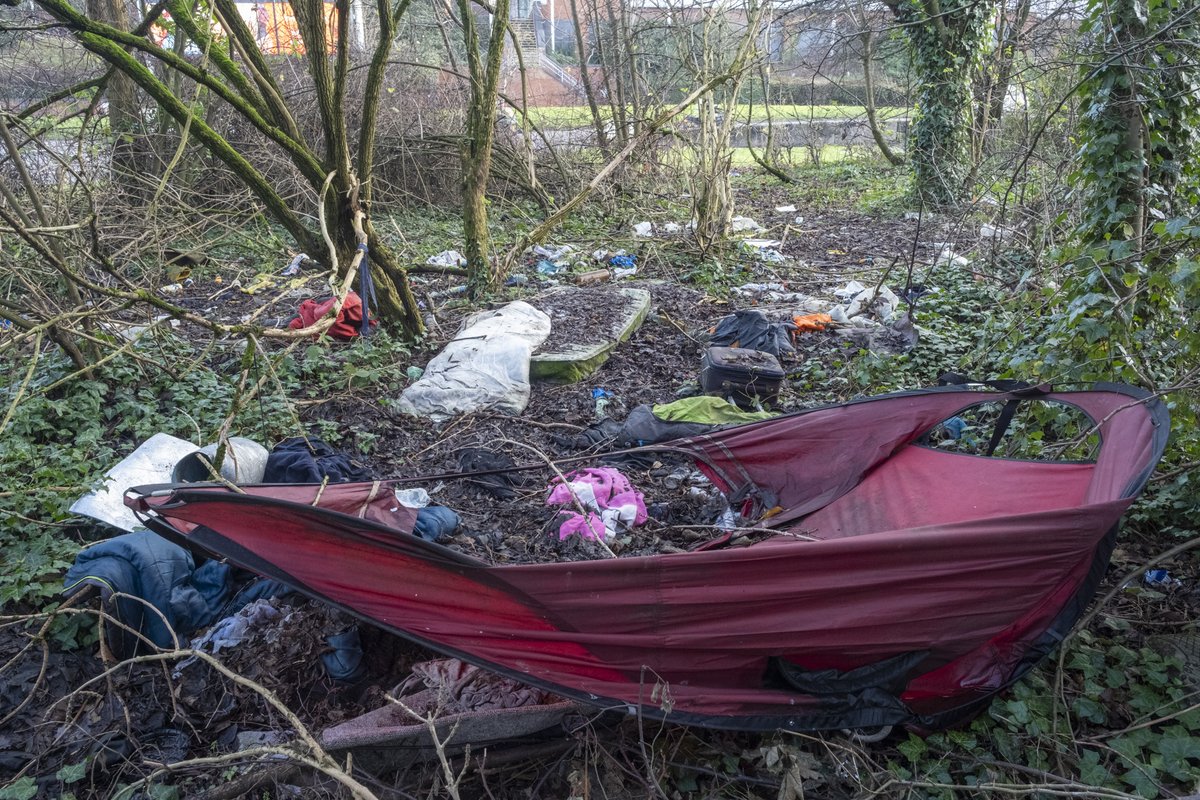 Every night, someone is sleeping in a place like this. 
Our Street Outreach Teams respond to calls for help and look for people rough sleeping every single day. 
We desperately need support to bridge the gap in their funding. Please help today:  ow.ly/baar50U6Zot