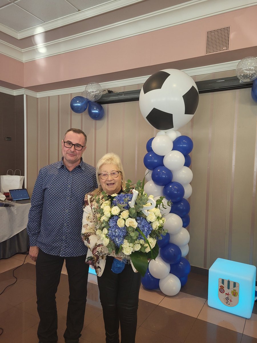 patrilla12's tweet photo. Un honor celebrar els 70 anys de la Penya Blanc i Blava d'Igualada, amb persones a les que admiro com la Carme Bosastre i el Joan Teixidor, ara com a nou president.
🏆 Per molts anys més! @RCDEspanyol @esportigualada https://t.co/Z77CG9MtNt
