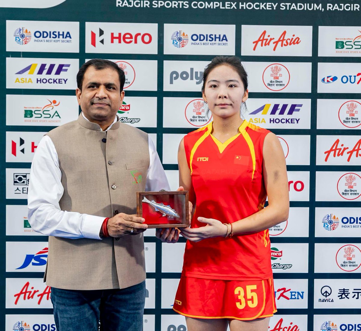SanjayAgarw_IAS's tweet photo. India shines with a commanding 3-0 victory over Japan, securing the top spot and marching into the semifinals of the Women’s Asian Champions Trophy 2024 at the newly constructed Rajgir Stadium, Bihar. 

Honored to be part of the awarding ceremony of one match and meet the incredible players representing India. 

Truly inspiring 🇮🇳🏑🇮🇳🏑🇮🇳🏑 

#HockeyIndia #HockeyKaParvBiharKaGarv
@asia_hockey @BSSABihar @TheHockeyIndia