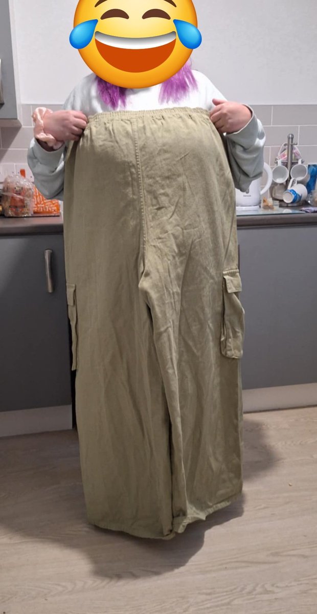 BosDeak's tweet photo. @boohoo I know I am a plus size lady, but to fit in these trousers I would need to be 7ft, I am 5ft 4.5" which is just over the average height in a woman 🤣 i think these will need to be returned 🙈 please look at your sizings 😘 https://t.co/f16abrfgME