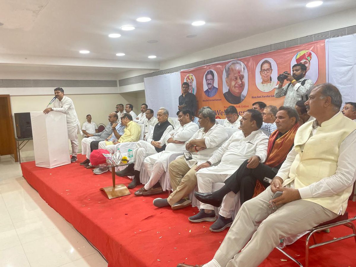 TikaRamJullyINC's tweet photo. मुंबई प्रवास के दूसरे दिन, आज शाम नेशनल स्पोर्ट्स क्लब ऑफ इंडिया, वर्ली, रेस कोर्स के पास हाजी अली के सामने राजस्थान समाज द्वारा आयोजित स्वागत समारोह में शिरकत की एवं प्रबुद्ध जनों को संबोधित किया।

आगामी महाराष्ट्र विधानसभा चुनाव में महाविकास अधाड़ी के प्रत्याशियों के समर्थन में वोट करने की अपील की।

📍 मुम्बई

@INCMumbai @INCRajasthan @INCIndia