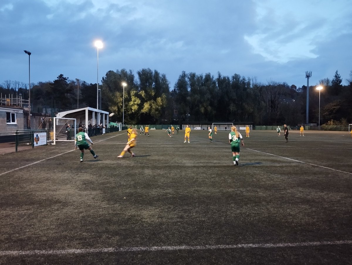 HT here at Church Road, in the Capital Intermediate Cup.

AFC Whyteleafe Women 0 - 0 Sutton United Women Reserves

'Leafe started strongly but Sutton finished the half on top. Evie was stretchered off injured after about 20mins, wishing her a speedy recovery 🙏 Up the 'Leafe 🌿