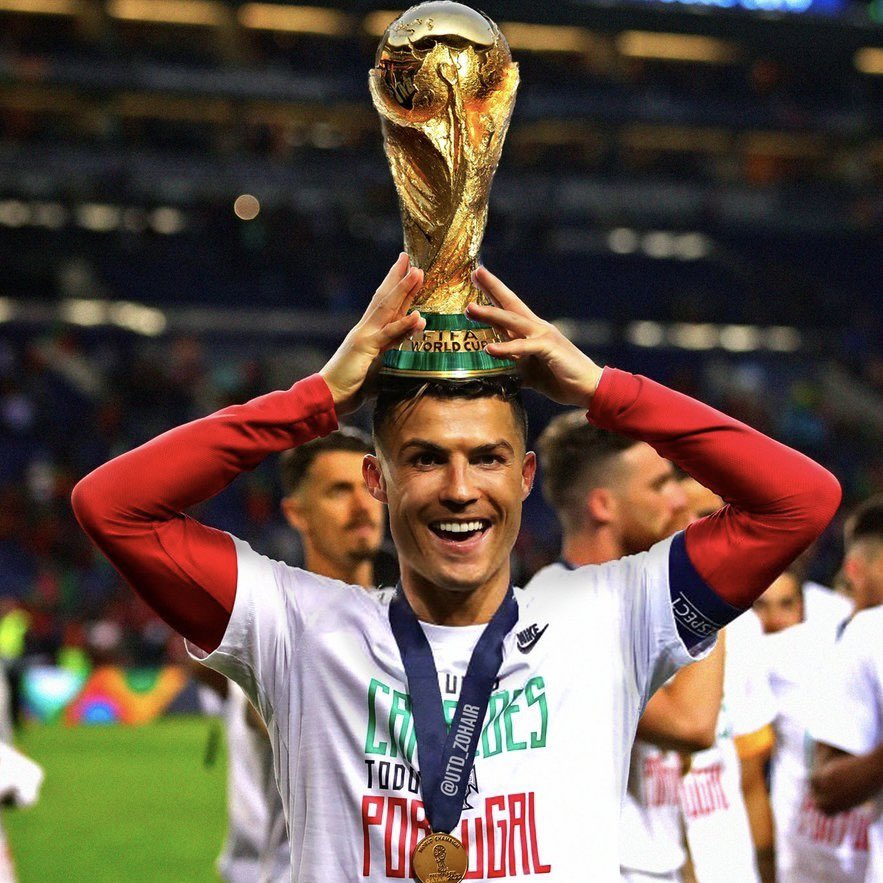ActuCR7_'s tweet photo. 🗓️ — Le 19 juillet 2026 pourrait devenir une date 𝐆𝐑𝐀𝐕𝐄́𝐄 à tout jamais dans l’𝐇𝐈𝐒𝐓𝐎𝐈𝐑𝐄 du football. 🏆⚽️

Si Cristiano Ronaldo continue de marquer comme il le fait, son 𝟏𝟎𝟎𝟎𝐞 but pourrait tomber lors de la 𝐅𝐈𝐍𝐀𝐋𝐄 de la Coupe du Monde 2026.😳

Un 1 000ᵉ but qui offrirait au Portugal sa toute première étoile 𝐌𝐨𝐧𝐝𝐢𝐚𝐥𝐞 ? 🇵🇹✨m

𝐋𝐚 𝐟𝐢𝐧 𝐩𝐚𝐫𝐟𝐚𝐢𝐭𝐞 pour une légende. 🐐

📖 We should #FinishTheStory like that !