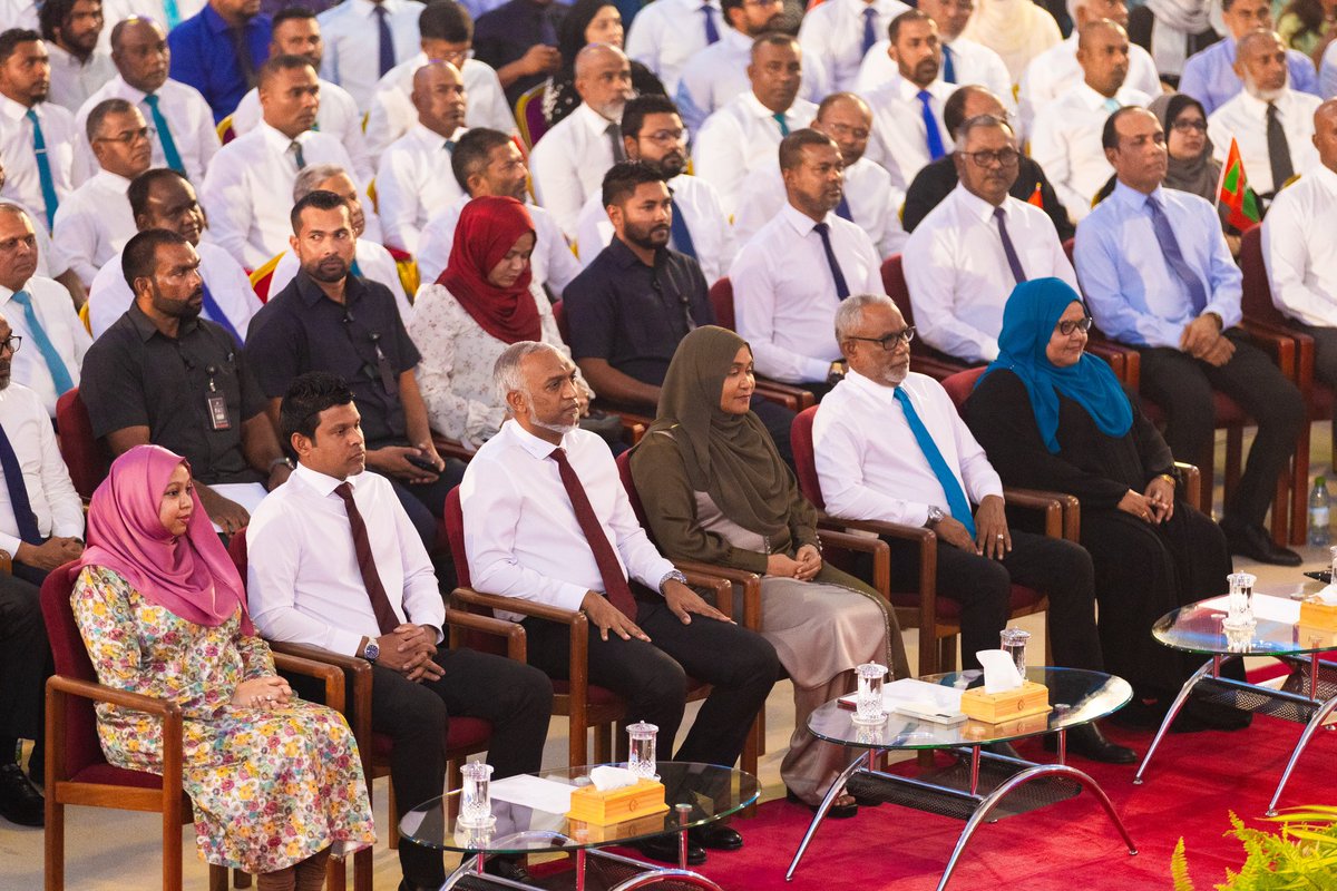 raees_muizzu's tweet image. ރައީސުލްޖުމްހޫރިއްޔާ @MMuizzu ރައްޔިތުންނާއެކު ކުރިއަށް!
#Haftha52