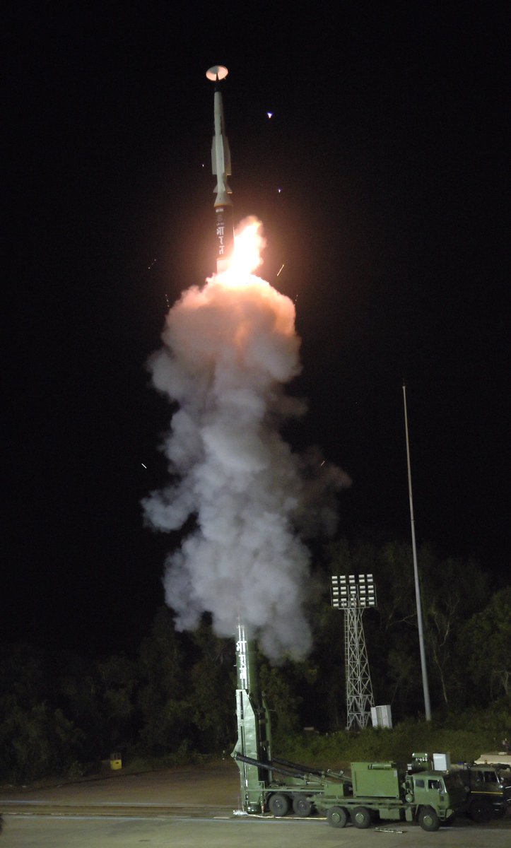 अभिमानास्पद.... संरक्षण संशोधन आणि विकास संस्थेच्या (#DRDO) वतीने पूर्णतः स्वदेशी हायपरसोनिक अर्थात आवाजापेक्षा जास्त वेगाने जाणाऱ्या क्षेपणास्त्राची यशस्वी चाचणी घेण्यात आली. 
#india