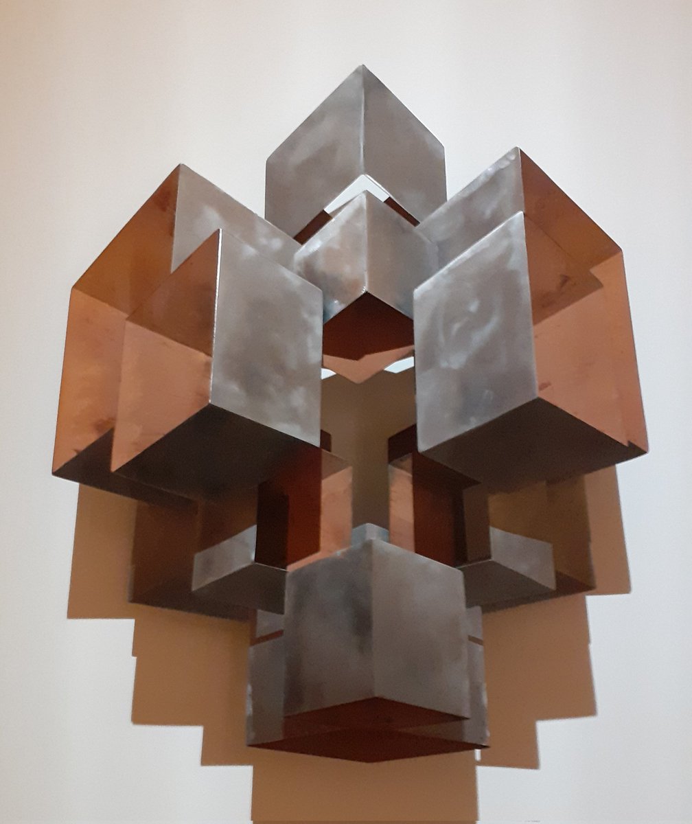 Mathematiques75's tweet photo. Œuvre en perspective à l'exposition d'art contemporain du Bénin à la Conciergerie https://t.co/HvMKYYZG5N