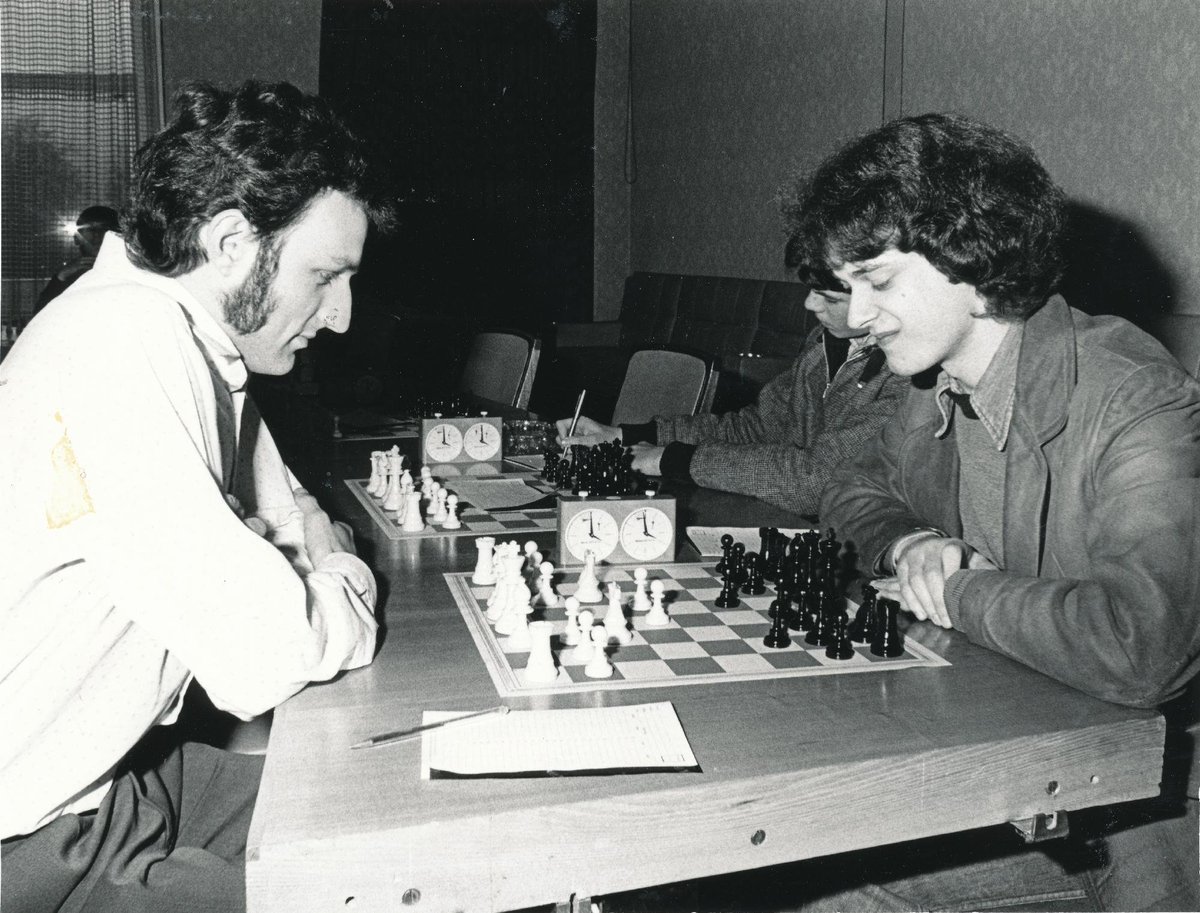 John Nunn, pictured in play with the black pieces in a weekend Swiss event in Nottingham (England), March 1979.
(📷via britishchessnews.com.) #chess