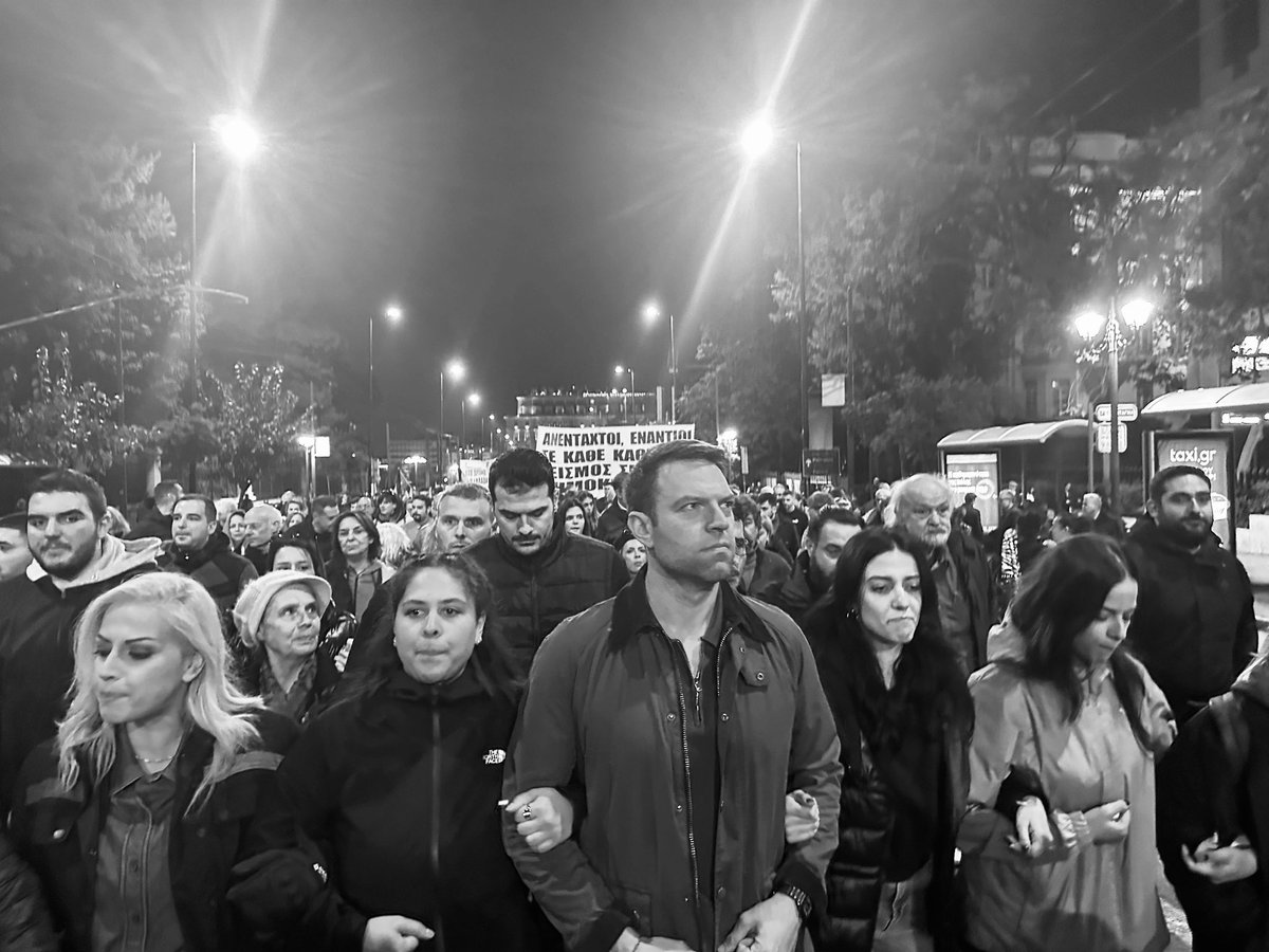 skasselakis's tweet photo. Κάθε χρόνο τέτοια μέρα, το χρέος της Δημοκρατίας απέναντι σε εκείνους που την κράτησαν ζωντανή.

Η Ιστορία δεν σβήνεται ούτε παραχαράσσεται 51 ολόκληρα χρόνια, απέναντι σε αυτούς που σήμερα ζητούν την αποχή από την πορεία ή την κατάργηση του εορτασμού της εξέγερσης του Πολυτεχνείου στα σχολεία.

Εκείνα τα παιδιά που έγιναν ήρωες «ενοχλούν» ακόμα το Σύστημα.
Γι’ αυτό δεν θα πάψει ποτέ το Πολυτεχνείο να ζει.