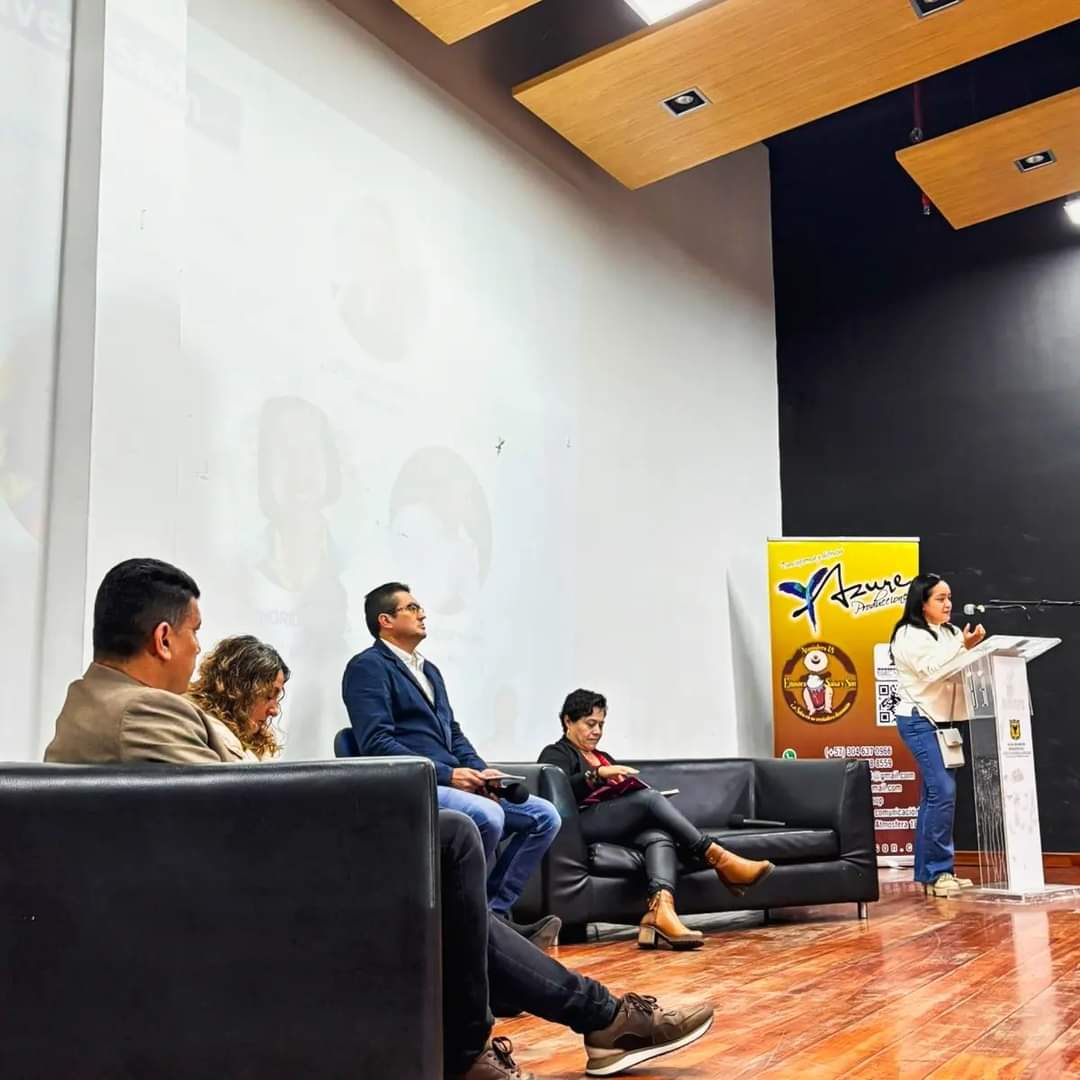 juliorozzo's tweet photo. #ForoDeComunicaciones 🗣️🎤 Participamos en el Primer Foro de Comunicación Comunitaria Caminos de Paz y Convivencia, más de 120 asistentes en @rafaeluribeu. Una reflexión sobre el papel de los medios en la construcción del tejido social. @ECDtuciudad @Meridiano20h @BogotaParticipa https://t.co/NtCTWBIWUj