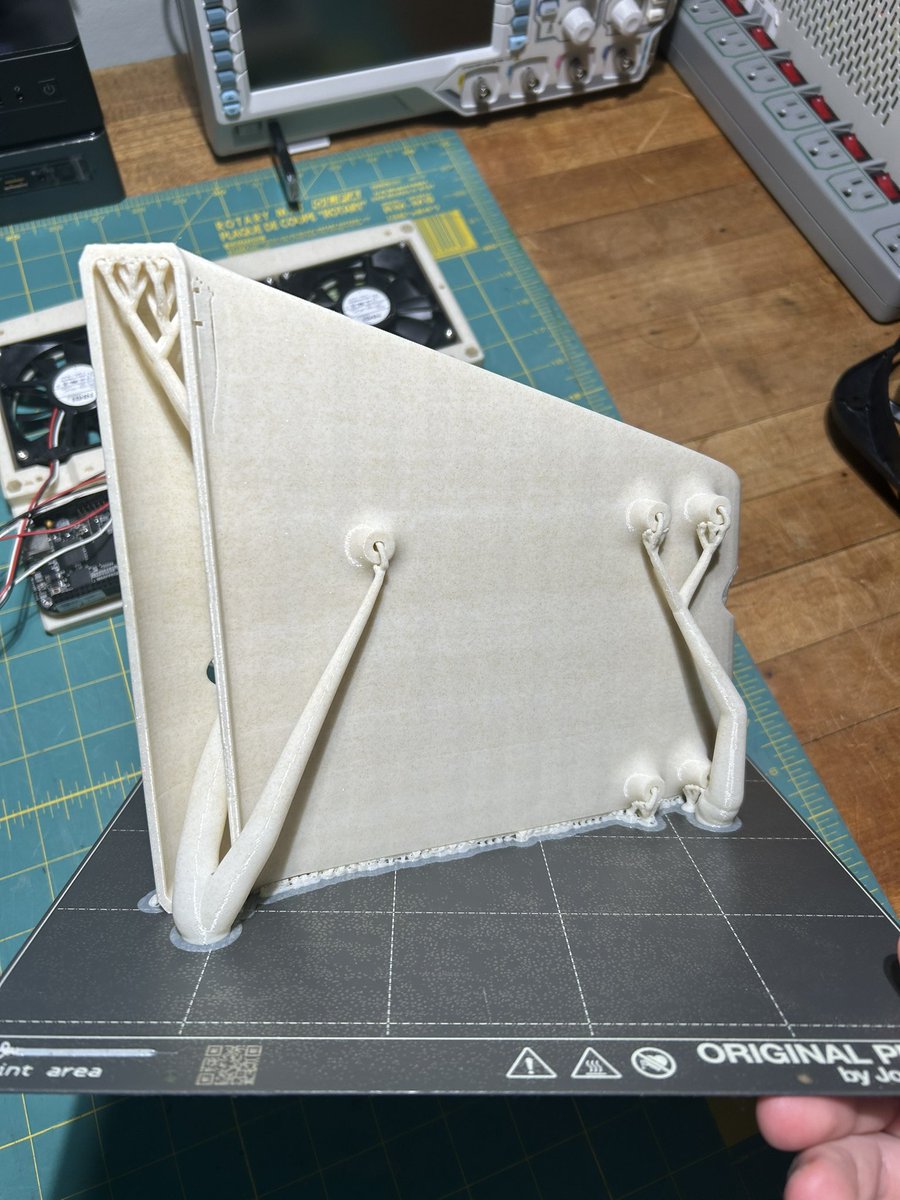 Devon Bray tweet media