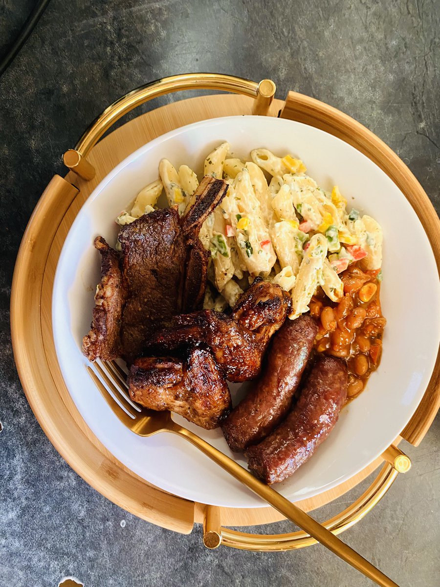 NelMohlomi's tweet photo. Wanted to make pap so bad, ka itshwara ๐คฃ๐ญ, so this is the #SundayPlate. Made my meat with Airfryer ke sana ๐คฃ๐ค๐ฝ. https://t.co/dipVnRTNjF