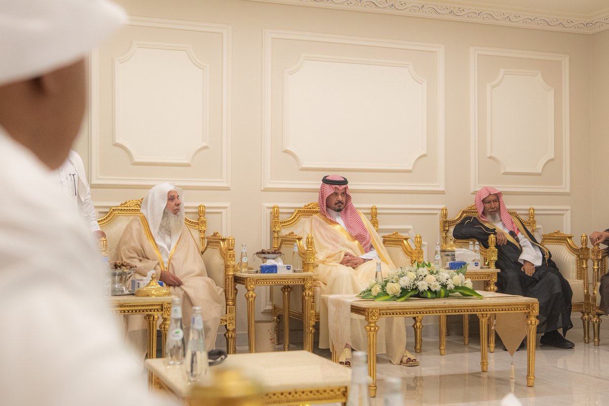 زيارة سمو أمير منطقة #المدينة_المنورة #سلمان_بن_سلطان، شملت شيخ الصيادلة من موسى من قبيلة جهينة الشيخ سعود بن بنيان الصيدلاني الجهني.