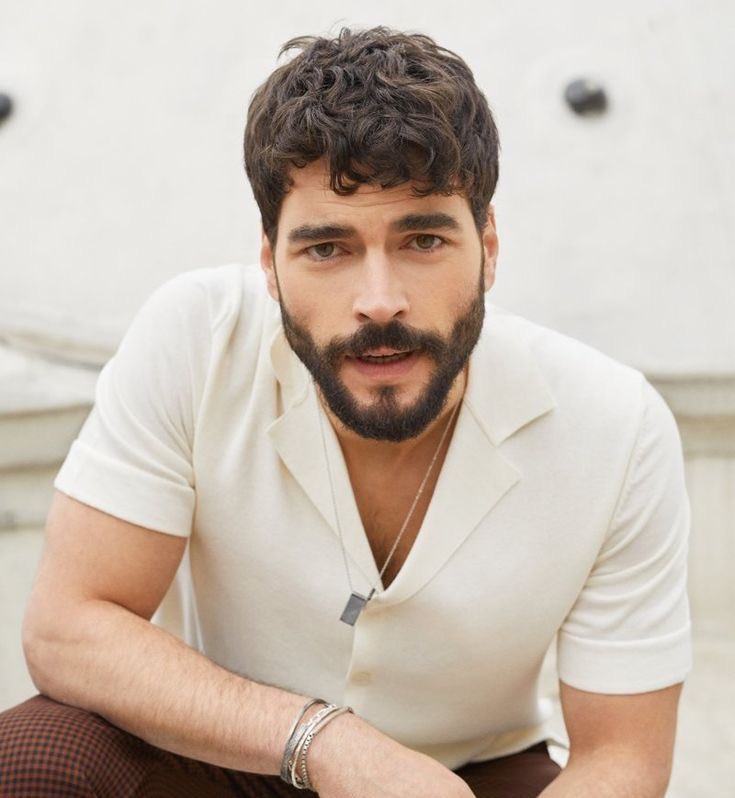 tvdizisinema's tweet photo. Yamaç Okur ve Onur Güvenatam’ın ortaklaşa hayata geçireceği ve Star Tv’de ekrana gelecek #Haief kod adlı dizinin başrolü Akın Akınözü olmuş.
Proje için Çağatay Ulusoy ismi de geçmişti.
Projenin belli olan diğer oyuncusu ise Ercan Kesal. https://t.co/opxn4YXURR
