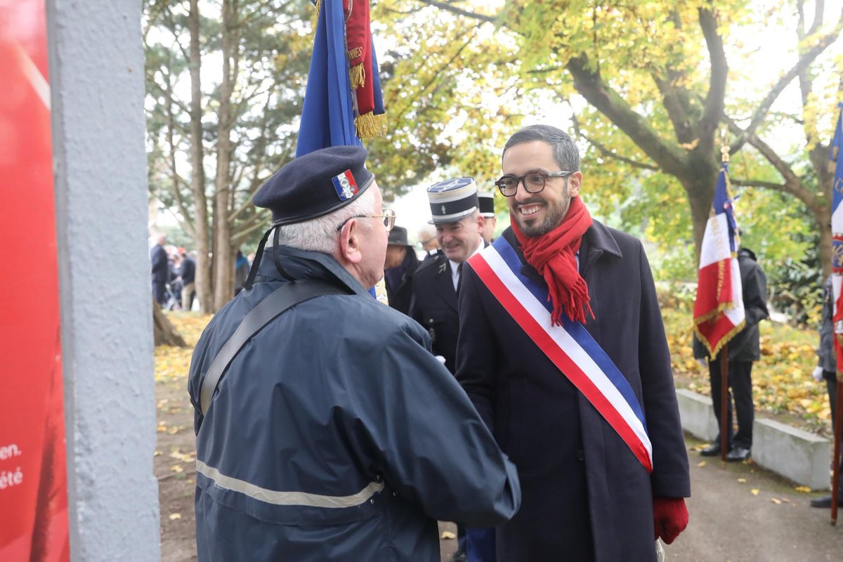 Comme tous les ans depuis 1994, <a href="/VilledEvryCourc/">Ville d'Évry-Courcouronnes</a> au rdv de la mémoire de M.Manouchian et J.Epstein arrêtés en gare d’Evry le 16 novembre 1943.

Une cérémonie toujours aussi poignante dans le froid automnal sur fond d’« Affiche Rouge » magnifiquement reprise par <a href="/FeuChatterton/">Feu! Chatterton</a>.