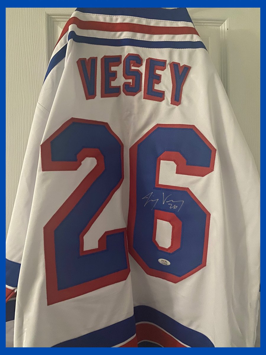 NYRangerFanclub's tweet image. 🚨GAME DAY GIVEAWAY🚨

If #Vesey gets 2 Points vs Seattle we will Giveaway this SIGNED JERSEY #nyr 

To Enter:

🟥RETWEET
⬜️FOLLOW
🟦LETS GO RANGERS!
Blueshirtsnation.com