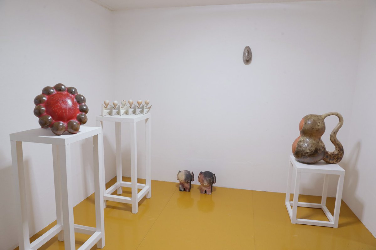 asa_mu's tweet photo. 個展「いろとけわい  ーA Lump of Feelingsー」本日無事終了いたしました。ご高覧いただきました皆さま、お心に掛けてくださった皆さま、ご支援くださった皆さま、誠にありがとうございました。#個展　#citygallery2320 #美術画廊 #長田 #神戸 #アートギャラリー #陶芸 #陶 #植田麻由 https://t.co/TmKAVUoHHr