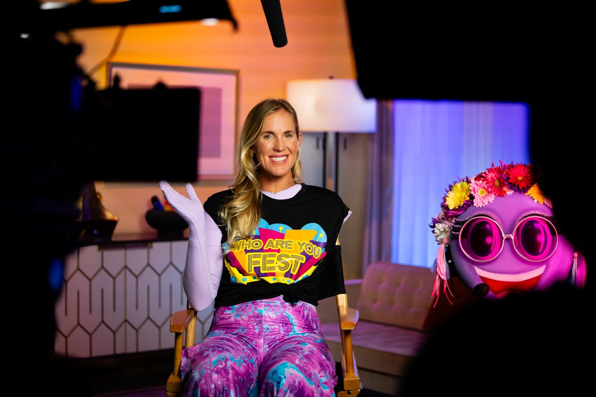MaskedSingerFOX's tweet photo. This festival's headliner: ESPY award winner @bethanyhamilton!
You can watch #MacaronMask's reveal on #TheMaskedSinger now on @hulu. https://t.co/kz4V7pQixx