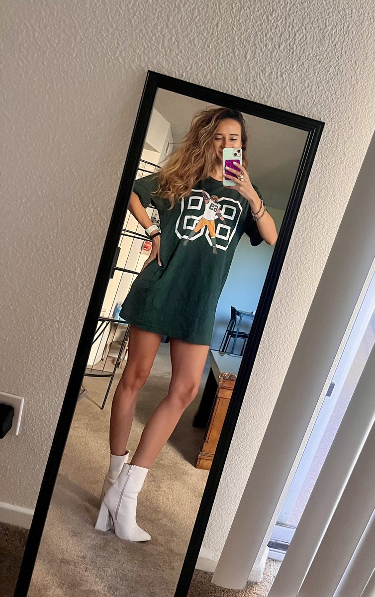 ceciliadiaz_'s tweet photo. Perfect game day outfit from my good friend @CampecheCo for bears week! ๐ง๐ง ๐๐ A little tribute to the ๐ @DavidBakhtiari ๐ซถ๐ฝ #69forever #dinnerfor2
#Gopackgo https://t.co/oWdNEMHhaY