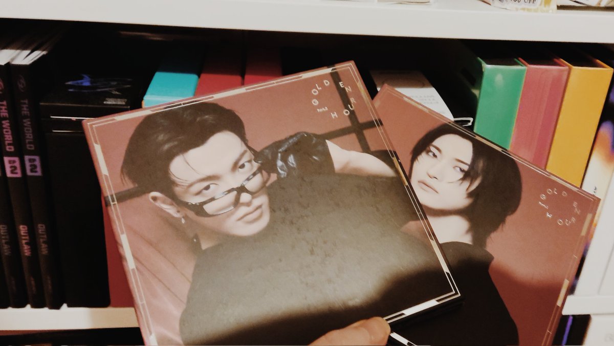 H0NGJ00NG_1117's tweet image. Bought two Golden Hour albums for my collection in Inverness, UK~!  
🧊🔥✨ @hello82official
@hello82EUROPE #82giveaway
#MyLocalHMV #hello82