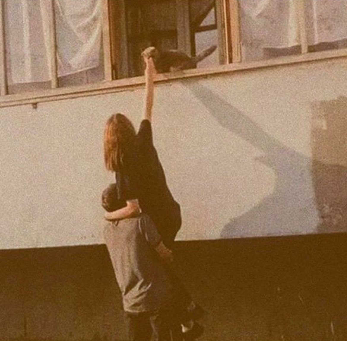 “من بلندت میکنم، تو نازش کن”