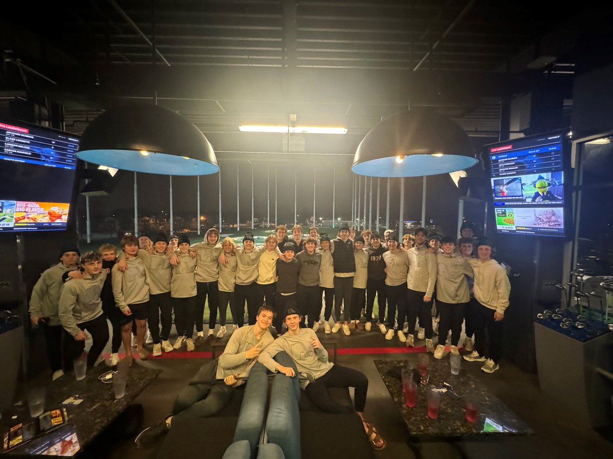 LNboyshockey's tweet photo. ⛳️ We had a great time at the Team Bonding event last night at Top Golf plus we had a strong weekend on the ice!  🏒🥅#wearenorth https://t.co/9UbaNX9RHb
