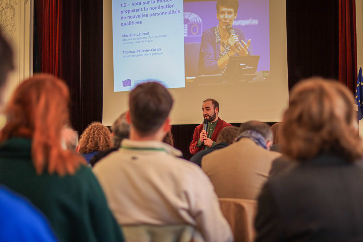 Laure Niclot (@laureniclot) on Twitter photo Ce week-end avait lieu l'université d'automne du <a href="/MouvEuropeen_Fr/">Mouvement Européen - France</a> !
Les <a href="/JeunesEuropeens/">Les Jeunes Européens - France</a> etaient largement présents pour ce moment riche en échanges qui a permis à des centaines de bénévoles de repartir motivés à parler d'Europe dans leurs territoires.
📸 par <a href="/antoinepotor/">Antoine Potor</a> Ce week-end avait lieu l'université d'automne du <a href="/MouvEuropeen_Fr/">Mouvement Européen - France</a> !
Les <a href="/JeunesEuropeens/">Les Jeunes Européens - France</a> etaient largement présents pour ce moment riche en échanges qui a permis à des centaines de bénévoles de repartir motivés à parler d'Europe dans leurs territoires.
📸 par <a href="/antoinepotor/">Antoine Potor</a>