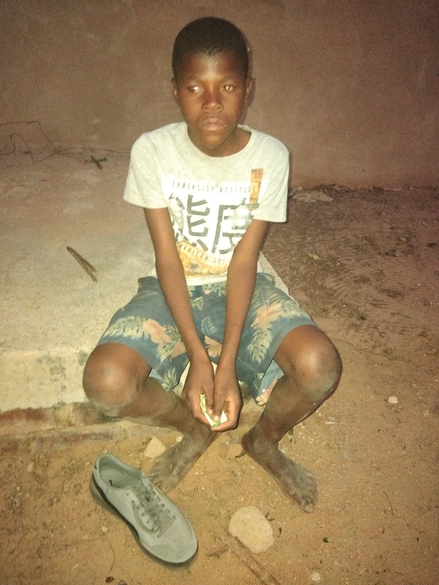 JD2071s's tweet image. Ladies and gentlemen I plea with y'all help this boy Herman malope 10 yrs old from lephalale marabastad his parents are always drunk all they do is drink and buy take aways for their asses and leave kids to starve,in fact they don't give two f***s about their kids pls @_Hybreed_…