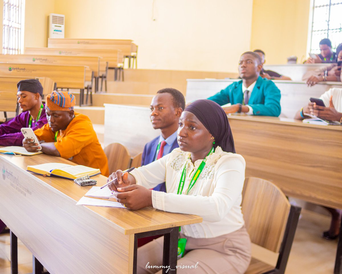 FUOYE_SUSC's tweet photo. Gathering minds for effective governance.
Second business sitting of FUOYESUSC 8th assembly held on Saturday, 16th of November, 2024. 
Making progress together.♥️
#Legislating #EffectiveGovernance #FUOYESUSC8thAssembly #FUOYETwitter https://t.co/KlTRZpwB7I