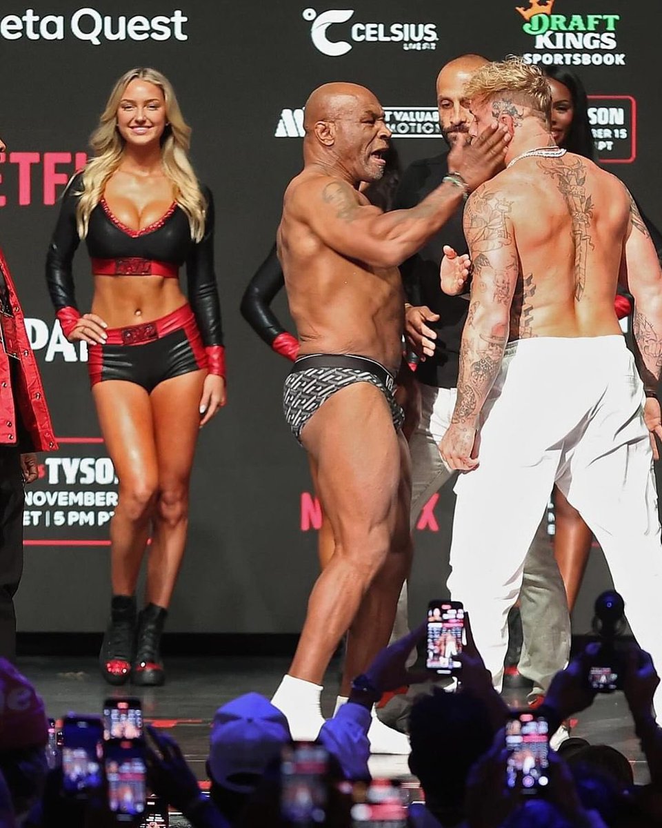 Sydney Thomas has been blowing up on social media for her amazing looks during the most recent Jake Paul vs Mike Tyson fight.

🧵 Here’s the HOTTEST and only Sydney Thomas thread you’ll ever need