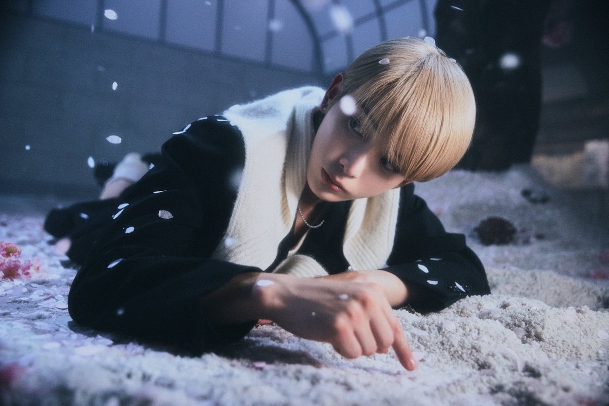 ANDTEAMFR_FAN's tweet photo. 17.11.24⇶ 📸
‣ Les photos teasers de #HARUA pour ' 雪明かり Yukiakari ' ont été dévoilés ❄️
⤷ YUKIAKARI CONCEPT PHOTO
#雪明かり_Yukiakari
#Light_Up_andTEAM
#ANDTEAND #LUNE
@andTEAMofficial https://t.co/LjHLyeW9DE