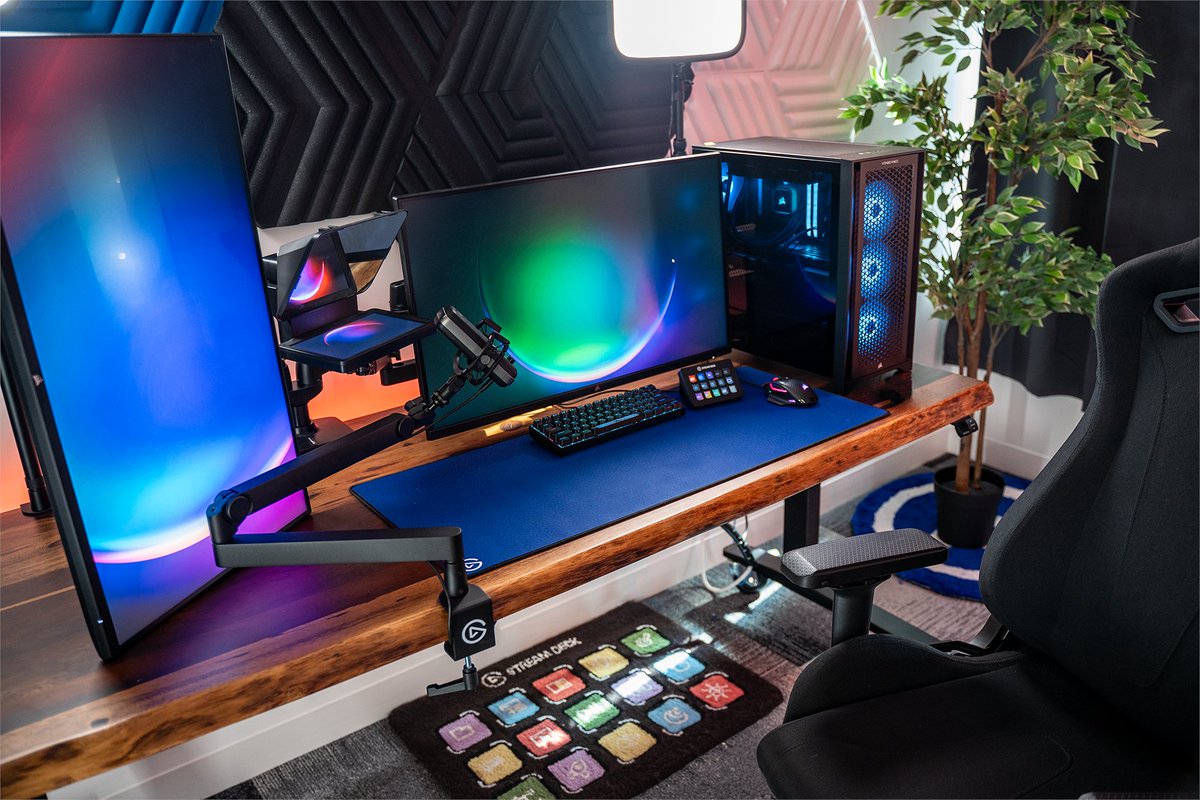 Who wants to stream from our HQ streaming setup?