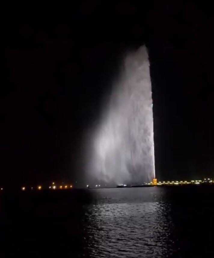 #مساء_الورد_والسعادة
" الجمال يولد بأشكال عديدة ..
فقط غير زاويتك .. وستراه في كل مكان "